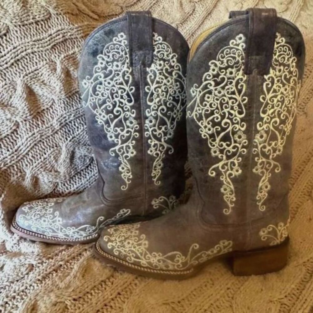 Corral Leather Embroidered Cowboy Boots W8